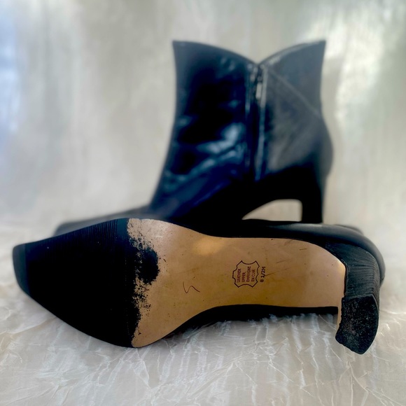 Genuine leather ankle boots. Size 8.5 M. - Picture 3 of 4